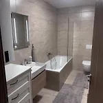 Leona Apartment *